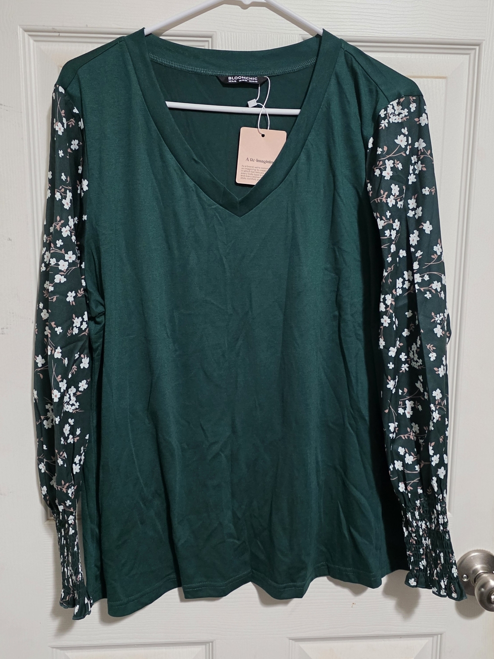 3/20$ BloomChic Forest Green V-Neck Top with Floral Long Sleeves